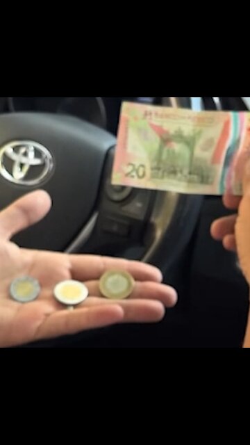 "Amo México": taxista francés presume de su colección de monedas mexicanas