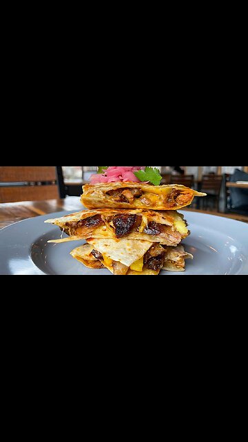 “Authentic Mexican Gringas 🌮 | Cheesy Pork & Tortilla Quesadilla Recipe You’ll Love 🇲🇽🔥”