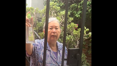 Joven desafía a mujer que la acusó de pacto demoníaco por sus tatuajes