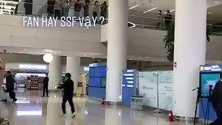 Trending: The crazy fan chasing BTS at the airport 🤬