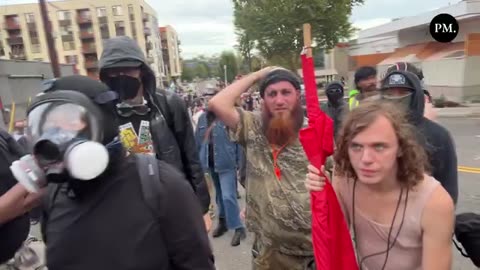🚨 BREAKING: Antifa terrorists are now outside ICE Portland trying to ROB