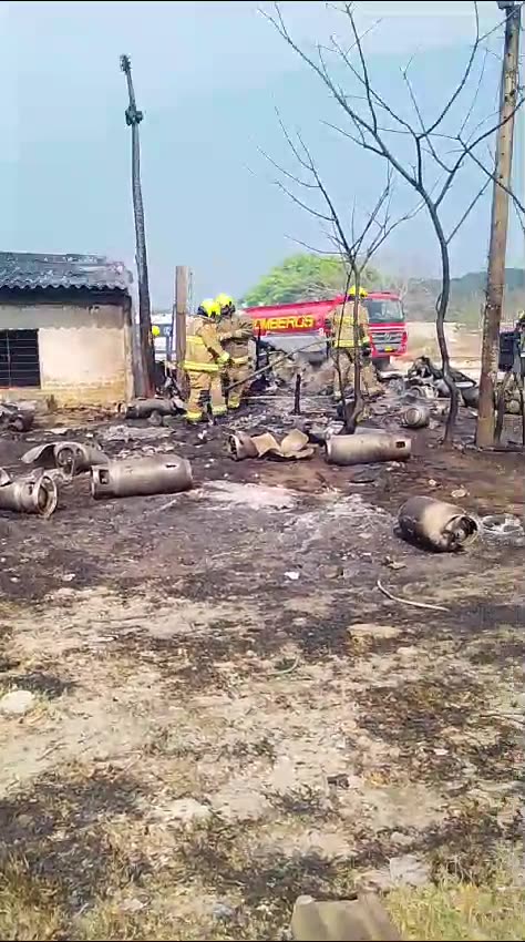 Bomberos atiende incendio en finca