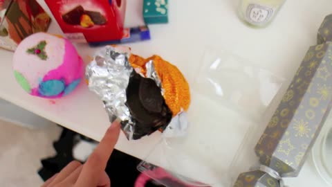 VLOGMAS DAY TWO: Shopping & Birthdays | Suzie Bolandi