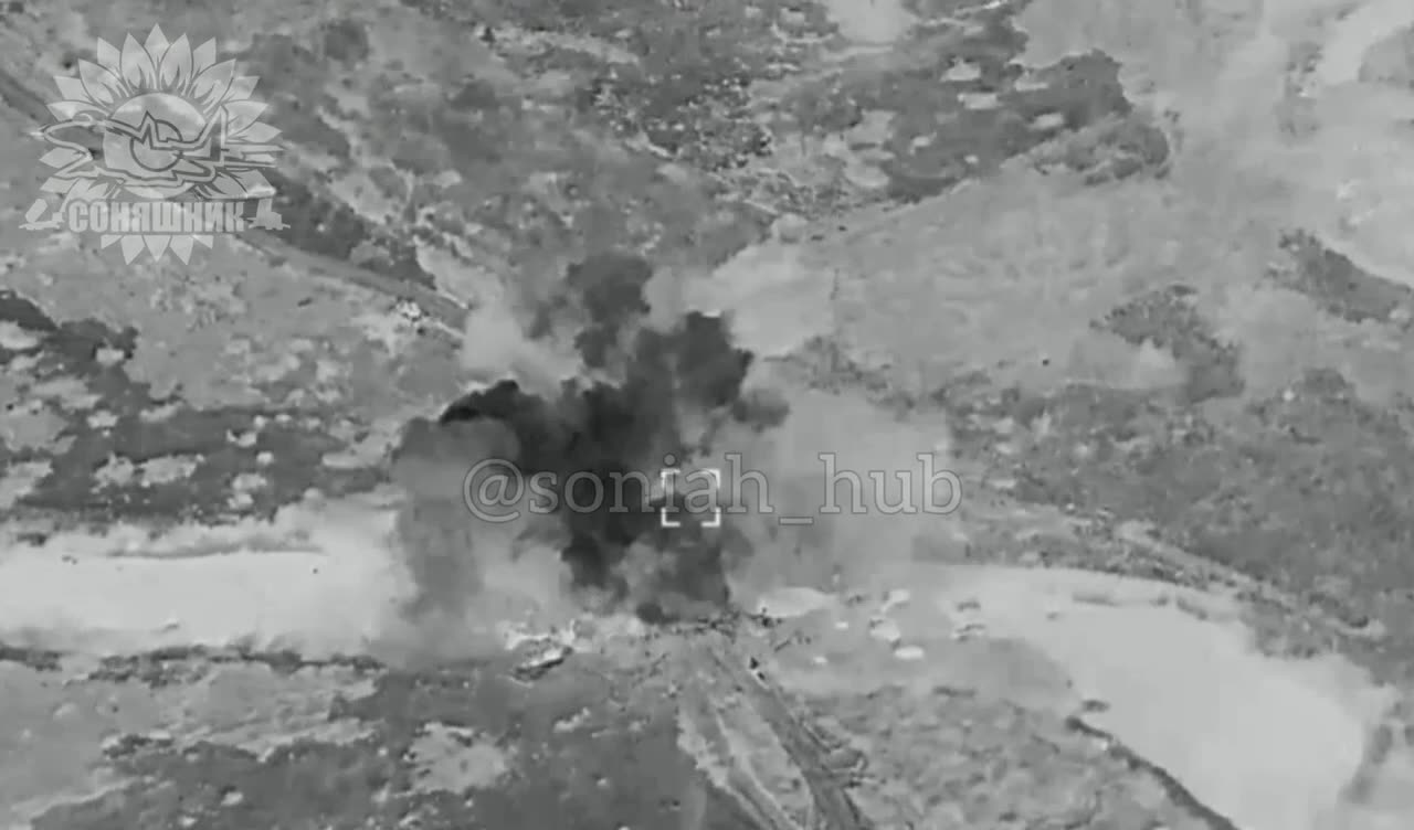 ✈️💣 Ukrainian aviation struck bridge used by Russians in Luhansk region with GBU-62 bomb