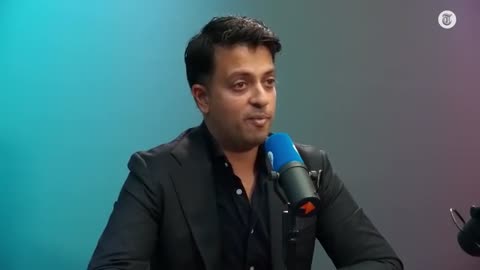 De Krant van Kamran - De Telegraaf - Alexandra van Huffelen op campagne voor D66 'Schaam je'