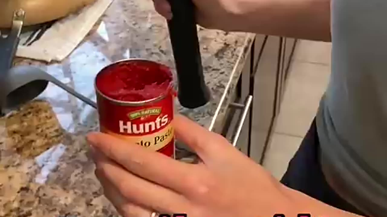 Breaking: Kitchen hack is easy and clean! 🍅