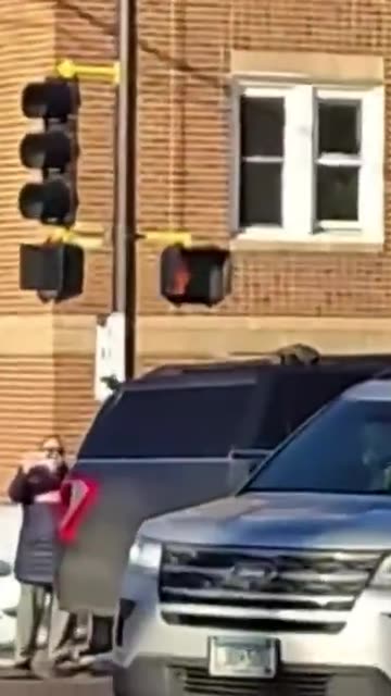 New video of Alex Pretti trying to bait federal agents into assaulting him