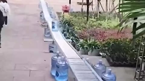 A water deliveryman's clever invention!.hd