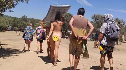 2 girls walking to beach naked