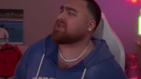 Los Pollos is mad that QTCinderella asked him and his dad to present “Best Stream Duo”