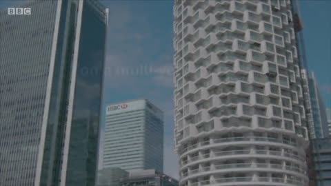 Leaked documents reveal UK banks helped fraudsters and money-laundering - BBC News