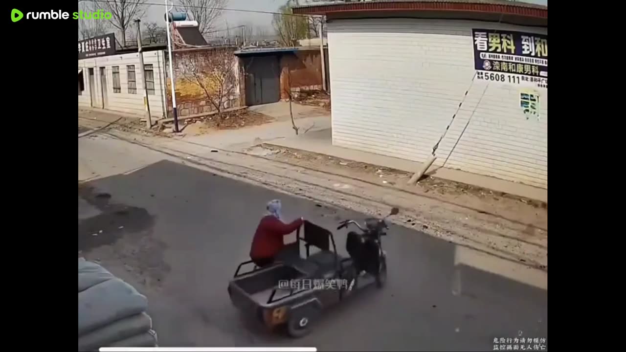 🚦 Life is Like a Game of Chess in Traffic — One Wrong Step and It's All Over!