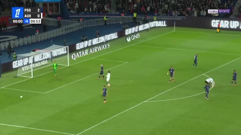 Understrength PSG Reclaim Ligue 1 Top Spot Ahead of Barcelona Clash