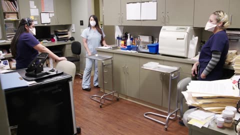 Dr. Lee Cures A Hyperhidrosis Patient Who Can't Stop Sweating l Dr. Pimple Popper: Pop-Ups