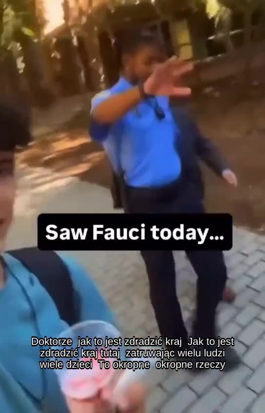 Fauci był widziany publicznie z ochroną. Powinien być w więzieniu.