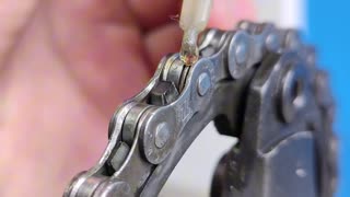 How to perfectly clean a bicycle chain