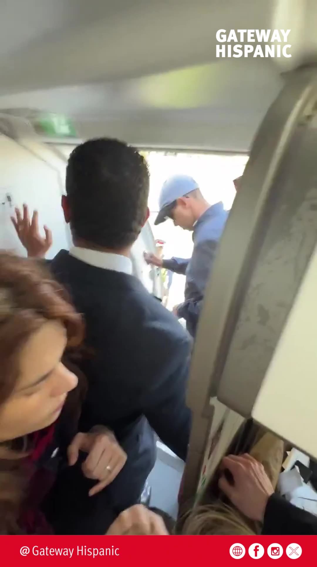 Agente marroquí impide a delegación del partido Podemos bajar del avion