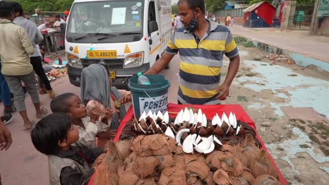 Extreme speed coconuts cutting In 25seconds|Decent Cutting Skills|Bangladeshi Street Food