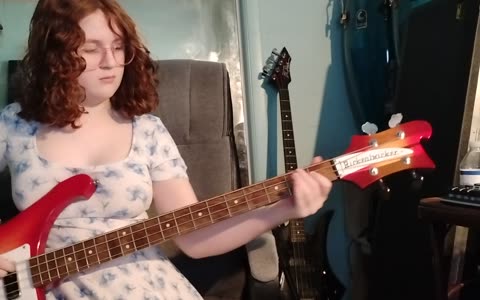 I Love LA/Randy Newman bass play along with Cara.