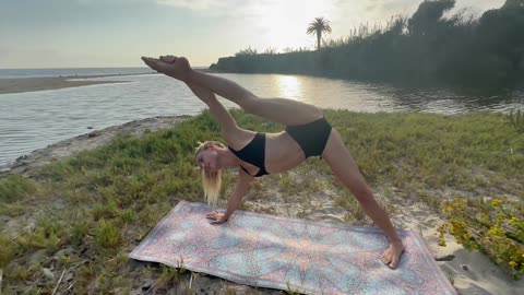 BEACH YOGA