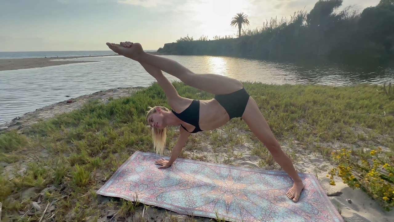 BEACH YOGA