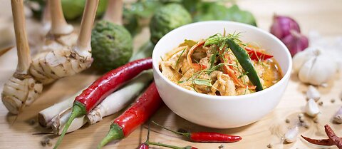 “Authentic Thai Phanaeng Curry 🍛 | Creamy, Spicy & Aromatic Panang Curry Recipe You’ll Love 🇹🇭🔥”