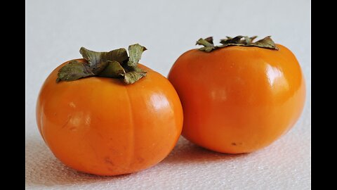 Health benefits of Japanese persimmons. #PersimmonLove #KakiFruit