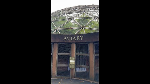 AVIARY QUEENS ZOO