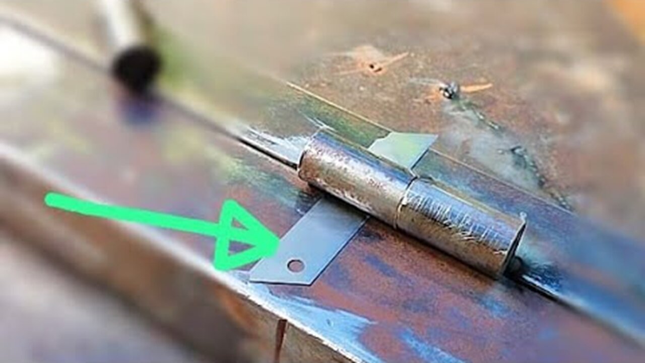 Novice Welders Still Don’t Know How to Install Door Hinges This Way