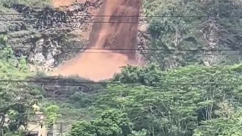 Indonezi, 13 fëmijë humbin jetën për shkak të rrëshqitjes së dheut në qytetin e Papuan