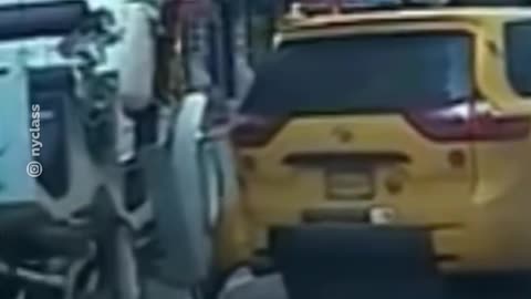 Caballo de carruaje desbocado genera caos en Nueva York