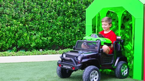 Roma and Diana help Oliver find cars