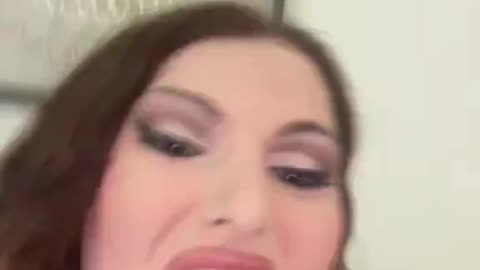 I Look Like An 8ft Tall Godess - Cis Women Want To Give Me Tips