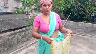 😀আজ আবহাওয়া ভালো আছে বলে ছাদেই জামাকাপড় মেলে শুকিয়ে ন