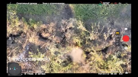 🇷🇺Tank and Infantry in what looks like BMP-3s attacking a Ukr trench line