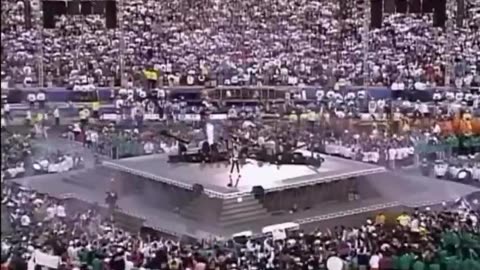 Michael Jackson strategically delayed the start of his Super Bowl halftime show for nearly 2 minutes