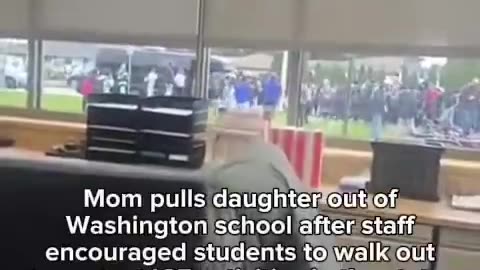 Mother in Washington Goes Viral for Pulling Her Daughter From Middle School Over Anti-ICE Walkout