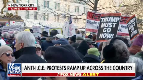 Các cuộc biểu tình có trả tiền lại bùng phát ở Thành phố New York...