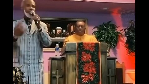 Come on and tell God thank ya!! Pastor Mic snatch from preacher 🎤👋🏾 #churchchronicles