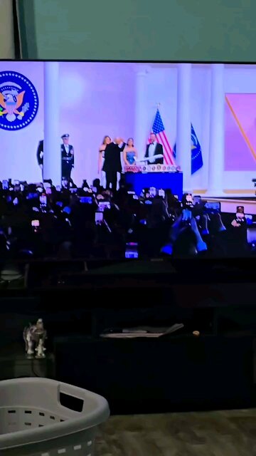 🙍‍♂️👩‍🦱❤️