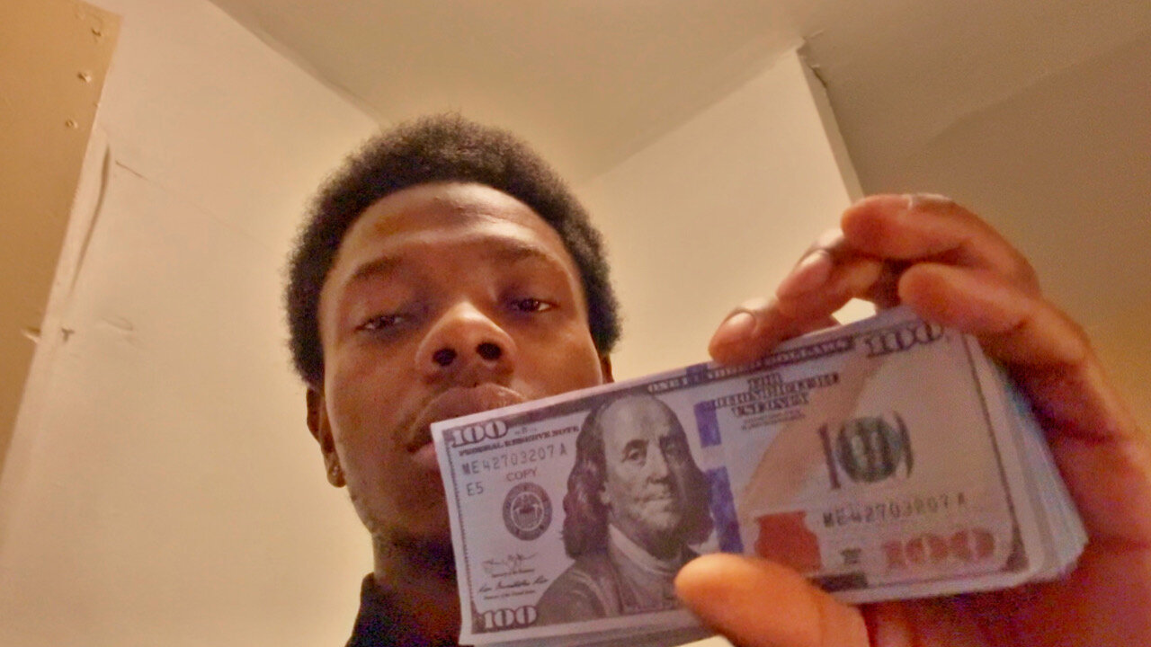 flexing $10,000 cash on my social media accounts but it’s fake prop money