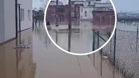 Situatë alarmante me shiun në Drenas, banorët evakuohen me barka