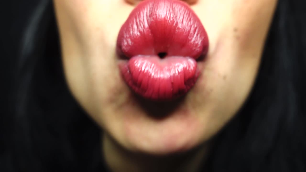 Marking myself with many many kisses 💋