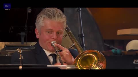 The Danish Symphony Plays Real Music Without Autotunes nor A-EYE