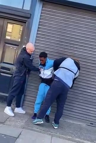 BLACK GUY HAPPILY ROAMS AROUND WITH BIG BLADE WHILE STARMER CRACKS DOWN ON KNIVES.mp4