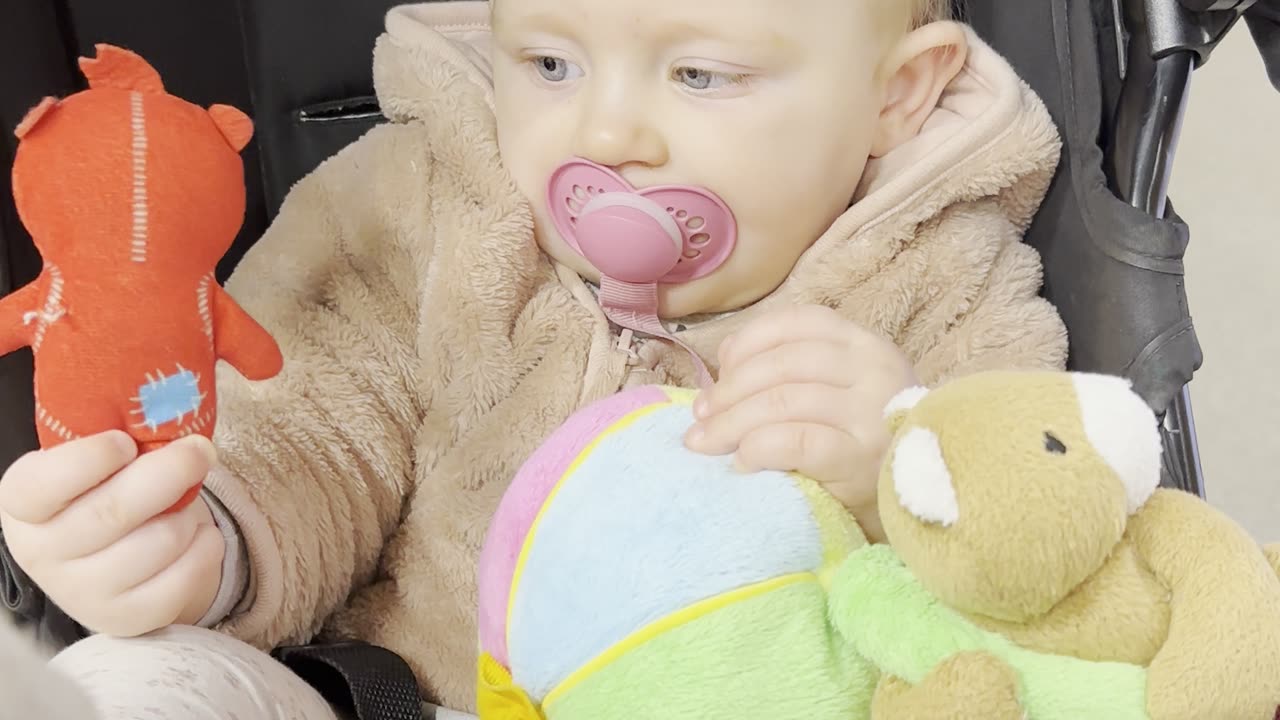 That face says everything 😂 Baby Kayla can make boredom look adorable.
