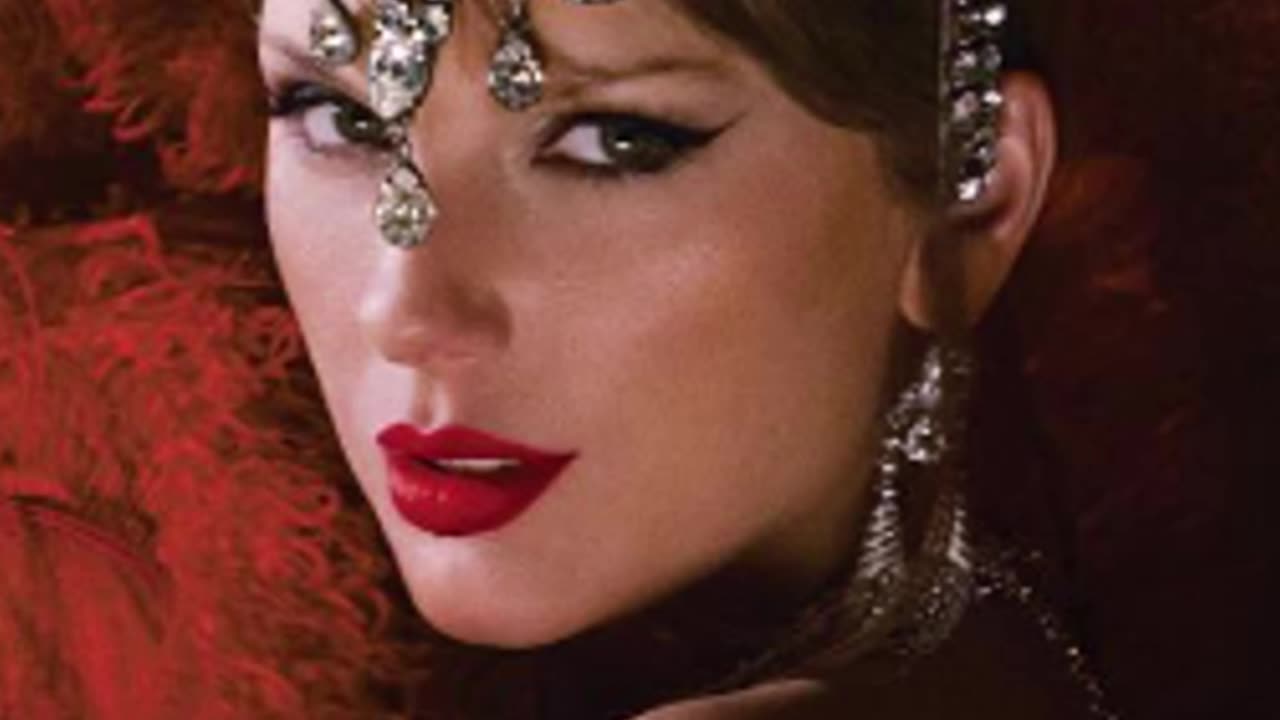 Taylor Swift’s $17 Turtleneck Steal You Need Now