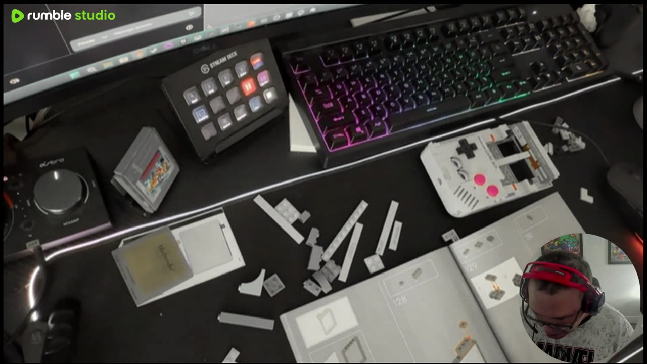 FINALY FINISHED BUILDING THE GAMEBOY OG LEGO!!!!