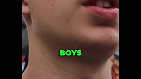 What Happens When 100 Players Build a Fantasy Realm? 😱