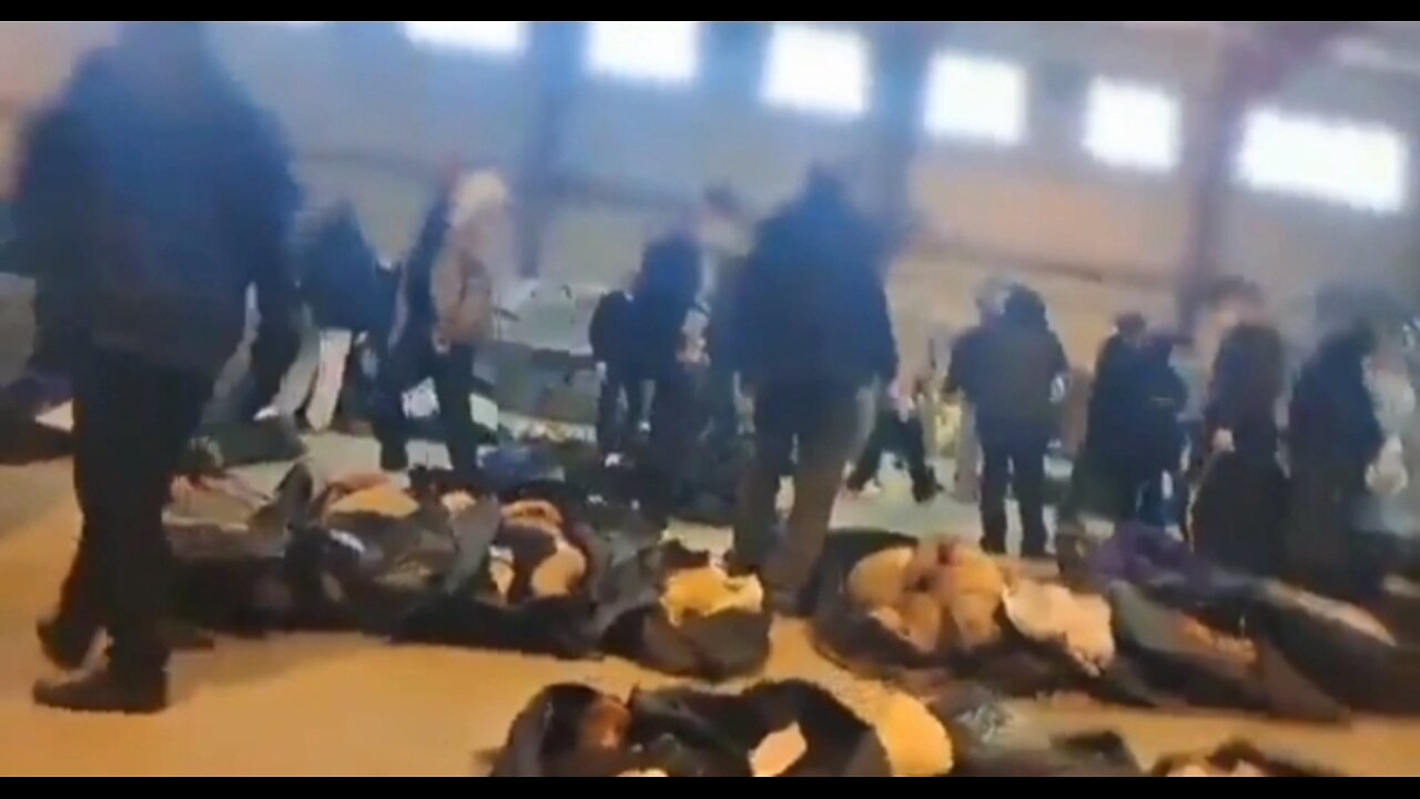 Isto é dentro de um Necrotério em Teerã. Está cheia de manifestantes mortos pelas forças de segurança do Irã.